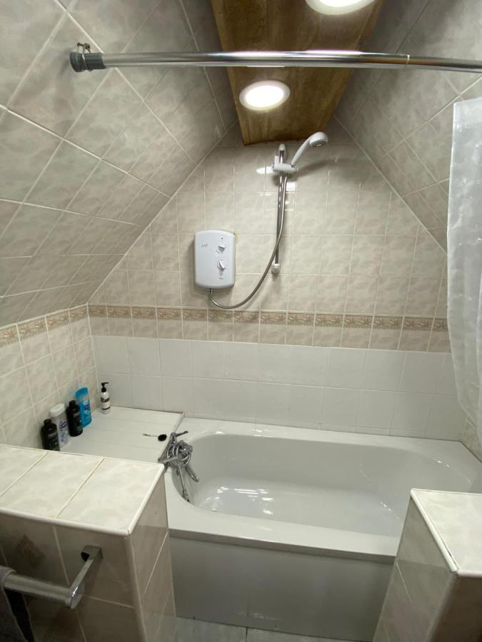 Pet Friendly Dairy Cottage Solihull Exterior photo